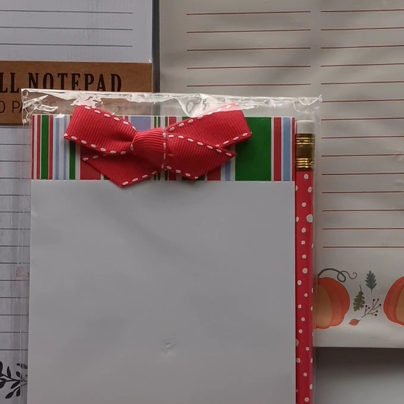 NEW Notepads Bundle of 3, Tall with Magnet, Gratitude Challenge, Talbots - Picture 10 of 13